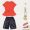 Produktfoto mit Pailletten-Shorts, roter Seidenbluse, goldenem Armreif und Beuteltasche und roten Ballerinas.