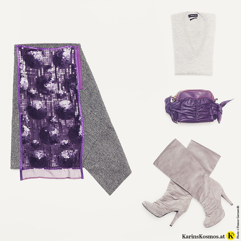 Produktfoto mit Rock und Tasche in Ultraviolett, Stiefel und Pulli sind grau.