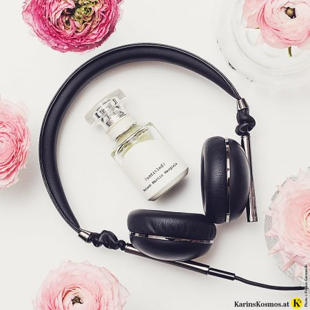 Produktfoto mit Untitled von Maison Martin Margiela, Rapunzeln und Kopfhörern.