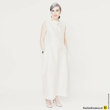 Den Dresscode Red Carpet kann man auch mit Stil absolvieren – etwa in einem Kleid à la Audrey Hepburn.