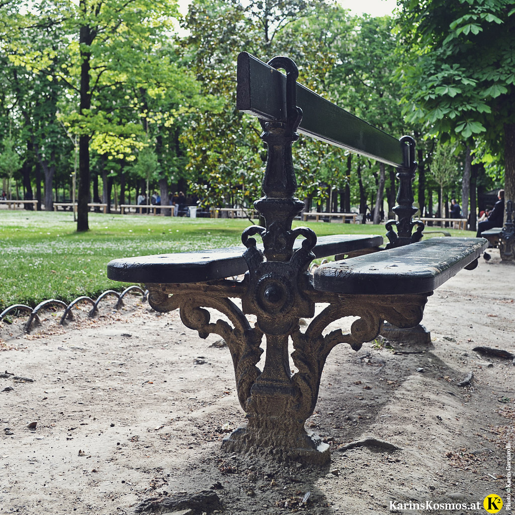Parkbank im Jardin de Luxembourg in Paris.
