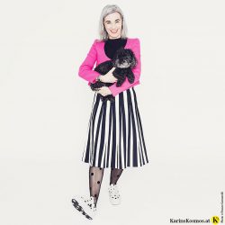 Convers-Sneakers zu Rock, Shirt und Blazer.